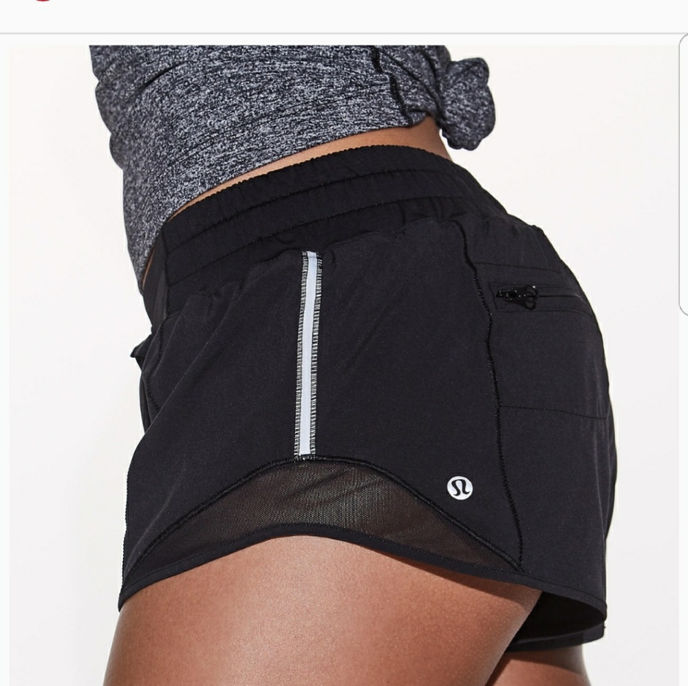 Lululemon Hotty Hot 2.5" shorts
